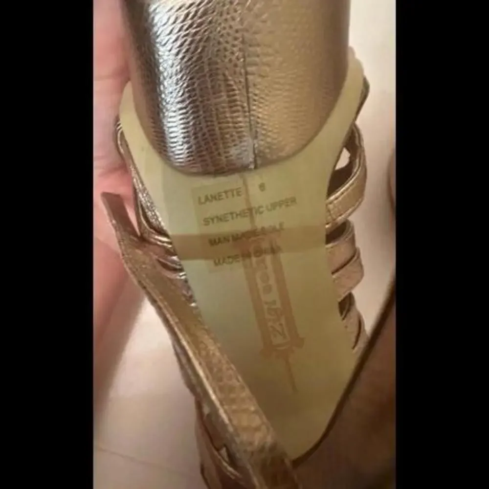 Step Up Your Shoe Game with These Stunning Metallic Pink High Heels - Picture 3 of 3